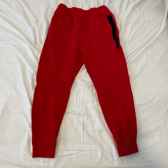 NIKE SPORTSWEAR TECH FLEECE JOGGERS UNIVERSITY RED / BLACK - Picture 2 of 2